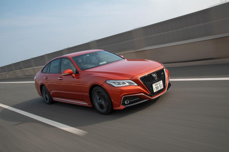  Toyota Crown RS Four 2018 года  (фото 2 из 10)